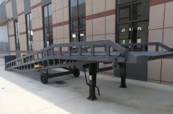 青島地區(qū)登車橋設(shè)備應(yīng)用全解析：選型、優(yōu)勢與常見問題